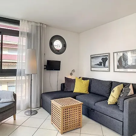 Very Nice For 4 Persons With Terrace In The Port Dantibes 아파트 *