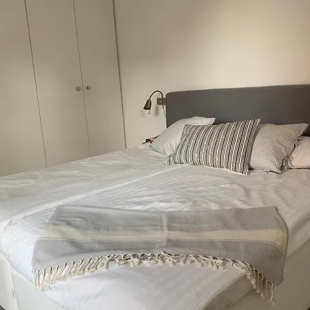 Very Nice For 4 Persons With Terrace In The Port Dantibes 앙티브